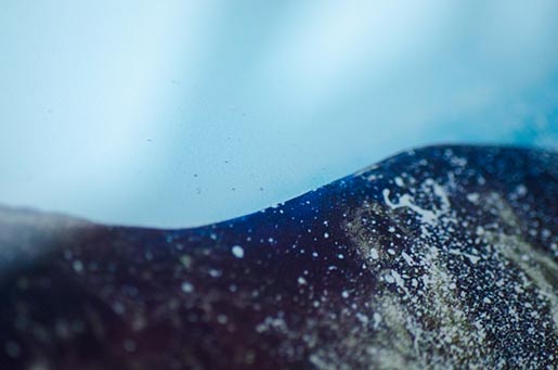 Foto op glas, blauwe gloed